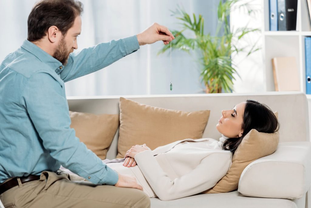 Hipnose Clínica é segura? Mitos sobre PNL! Eu perco a consciência?